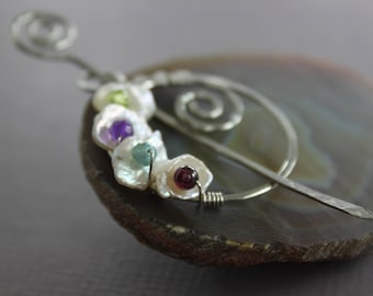 Penannular silver shawl pin white keishi pearls and mix gemstones, Bridal shawl pin, Knitting accessory, Circle pin - SP070