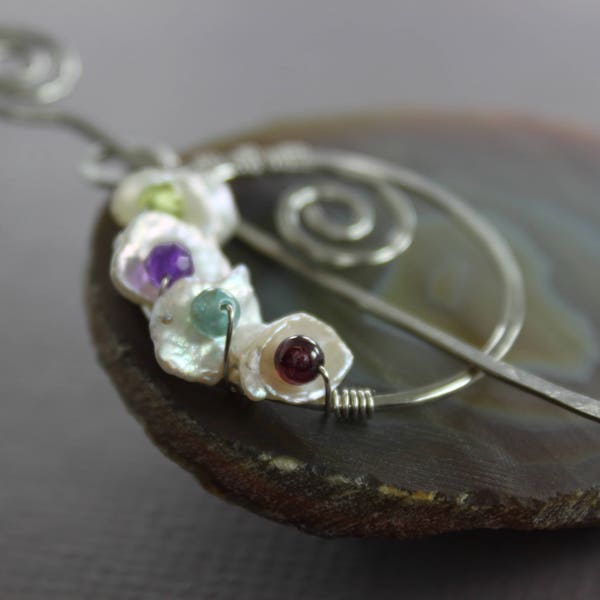 Penannular silver shawl pin white keishi pearls and mix gemstones, Bridal shawl pin, Knitting accessory, Circle pin - SP070