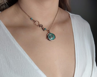 Turquoise Copper Coin Pendant Necklace: Round stone