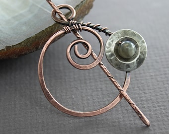 Penannular shawl pin with silver button and labradorite stone, Button pin, Circle shawl pin, Fibula, Scarf pin, Knitting accessory - SP036