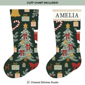 Peut inclure: Deux bas de Noël avec un fond vert foncé et des motifs festifs. Un bas porte le nom "AMELIA" en haut. Les bas présentent des arbres de Noël, des cadeaux, des nœuds et des cannes en sucre. Le texte "CUFF CHART INCLUDED!" est en haut.