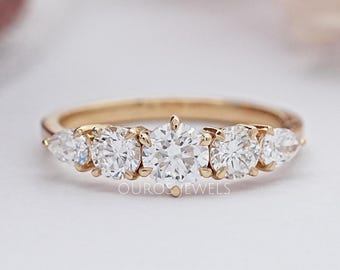 Anillo de bodas con cinco diamantes de laboratorio de talla redonda, anillo de diamante de talla pera con piedra lateral, anillo con engaste de garra de diamante CVD, anillo de oro amarillo de 14 quilates