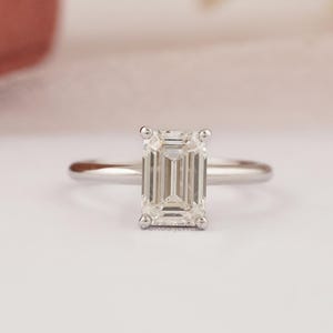 2,00 karaat Emerald Cut Lab Diamond Solitaire Ring, 14K witgouden CVD diamanten verlovingsring, eco-vriendelijke diamanten ring met vier tanden