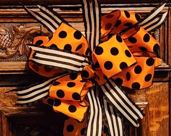 Halloween bow. Halloween decor, Halloween wreath bow, orange and black bow, double bow. Hand tied bow, Halloween party decoration, wired bow