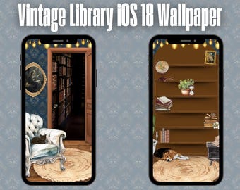 Op de afbeelding: Twee smartphoneschermen met een vintage bibliotheek wallpaper. Eén toont een kamer met een stoel, een schilderij en een deur naar een bibliotheek. De andere toont een boekenplank met boeken, een wereldbol en een hond. De tekst "Vintage Library iOS 18 Wallpaper" staat bovenaan.