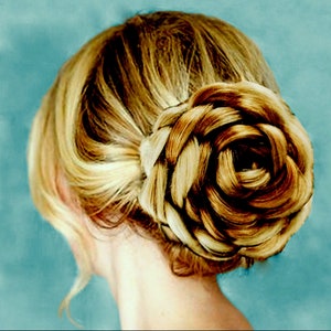 Brauthaar Hochzeit 3D Rosen Blüten Haar Haarteil Stil Chignon Hochsteckfrisur Braid handmade Headpiece Strand Hochzeit Haarschmuck individuell Dutt wiglet