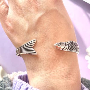 Pulsera de pez de cobre y plata de ley, diseño ajustable y original