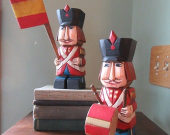 Wooden Spain Soldier Guard Bookends - Vintage - Spanish Flag - Drum Flag Uniforms