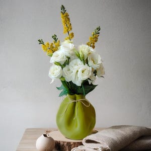 Einzigartige 3D-gedruckte grüne Vase, umweltfreundliche dekorative Plastikvase, handgemachte olivgrüne moderne Wohndekorvase, rustikale Boho Akzentvase