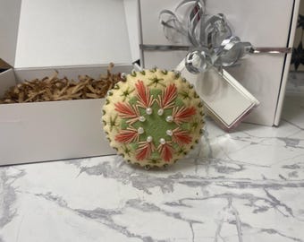 Décoration de Noël brodée à la main