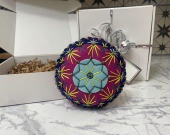 Décoration de Noël brodée à la main