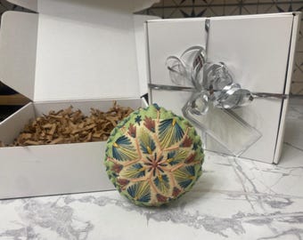 Handgemaakt geborduurd kerstornament