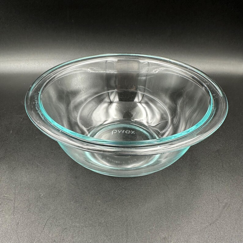 Set of 2 Vintage Pyrex Blue Tinted Glass Nesting Bowls — #322 & #323 - Etsy