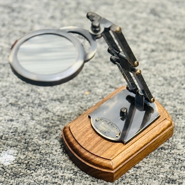 Desktop Magnifying Glass /Wooden Stand Moveable Lens Vintage-Style Brass Tabletop