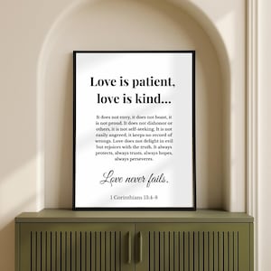 1 Korintiërs 13:4-8 kunst aan de muur, liefde is geduldig schriftafdruk, zwart-wit christelijke muurkunst, bruiloft decor