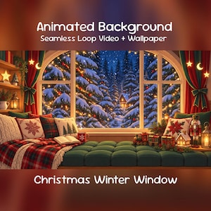 Puede incluir: Animated Background Seamless Loop Video + Wallpaper Christmas Winter Window. Un acogedor asiento junto a la ventana con un cojín verde capitoné, una manta de cuadros rojos y cojines con motivos de copos de nieve y árboles. Un cascanueces, un tren de juguete y una linterna.