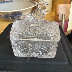 Vintage Hofbauer lead crystal rectangular trinket box from their highly collectible "Byrdes" collection. Crafted in West Germany