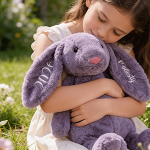 パーソナライズされた刺繍のイースターバニーウサギ、男の子と女の子へのイースターバニーギフト、ベビーギフト、ベビーシャワーギフト、ぬいぐるみのウサギのおもちゃ、子供へのギフト