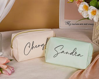 Bolsa de maquillaje con nombre personalizado, bolsa de cosméticos con monograma personalizado, bolsa de artículos de tocador de cuero, bolsa de artículos de tocador con mes de nacimiento, regalo de dama de honor nupcial