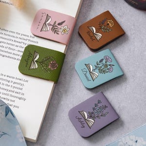Birth Flower Magnetic Bookmark, Leather Name Bookmark with Birth Flower, Book lover gift, Bookmark for Her,Christmas Gifts,Gifts for Teacher