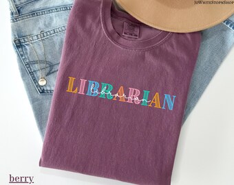 Chemise de bibliothécaire scolaire, tshirt de bibliothécaire, cadeau de jour de bibliothécaire, t-shirts de rentrée des classes, nouveau cadeau de bibliothécaire pour bibliothécaire administrateur d'école tshirt