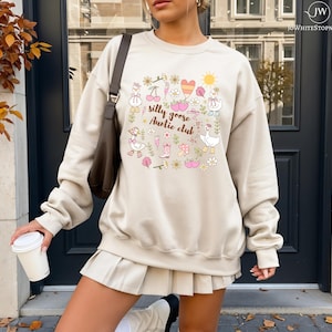 Silly Goose Auntie Club Sweatshirt-Funny Auntie Goose Sweatshirt-Goose lover Shirt-Trendy Silly Goose Auntie Sweater-Funny Gift for Auntie
