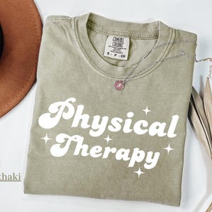 快適なカラーフローラル理学療法Tシャツ - 理学療法士への快適なギフト - 理学療法シャツ - 卒業祝い - 理学療法ギフトシャツ