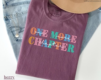 Camiseta "Un capítulo más" con colores cómodos, ideal para amantes de los libros, lectores, ratones de biblioteca, bibliotecarios, lectores, amantes de los libros