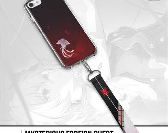 Puede incluir: Funda transparente para teléfono con un diseño degradado rojo y negro que presenta una ilustración de medusa. La funda está sujeta a un cordón negro con un diseño floral rojo y el texto "MYSTERIOUS FOREIGN GUEST".