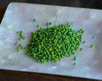 Antique Venetian Spring Green Seed Beads , 1800s African Trade, 14 Bpi, 7g