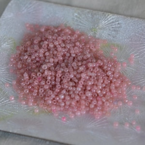 Antique Deco Seed Beads Pearlized Pale Pink, 16bpi, 7g, 1920s