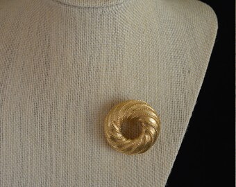 Vintage Gold Wreath Brooch, Christmas, 2" Costume Jewellery