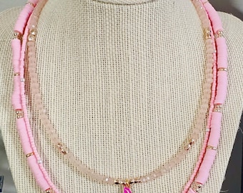 Conjunto de joyas de cuentas rosas, hecho por NishiAU.