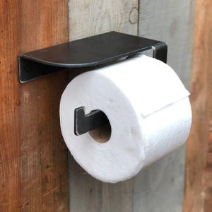 Porta carta igienica industriale fatto a mano – Accessorio da bagno in acciaio rustico, configurazione sinistra/destra, arredamento da bagno moderno e industriale