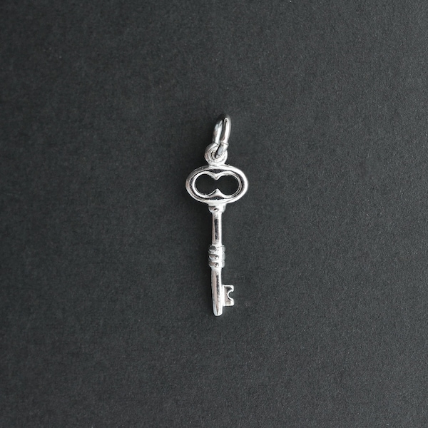 Charm clé ONE en argent sterling 7,5 x 18 mm, SC12