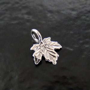2 Sterling Silber Ahornblatt Charms 8 x 11 mm, Made in Israel, SC34