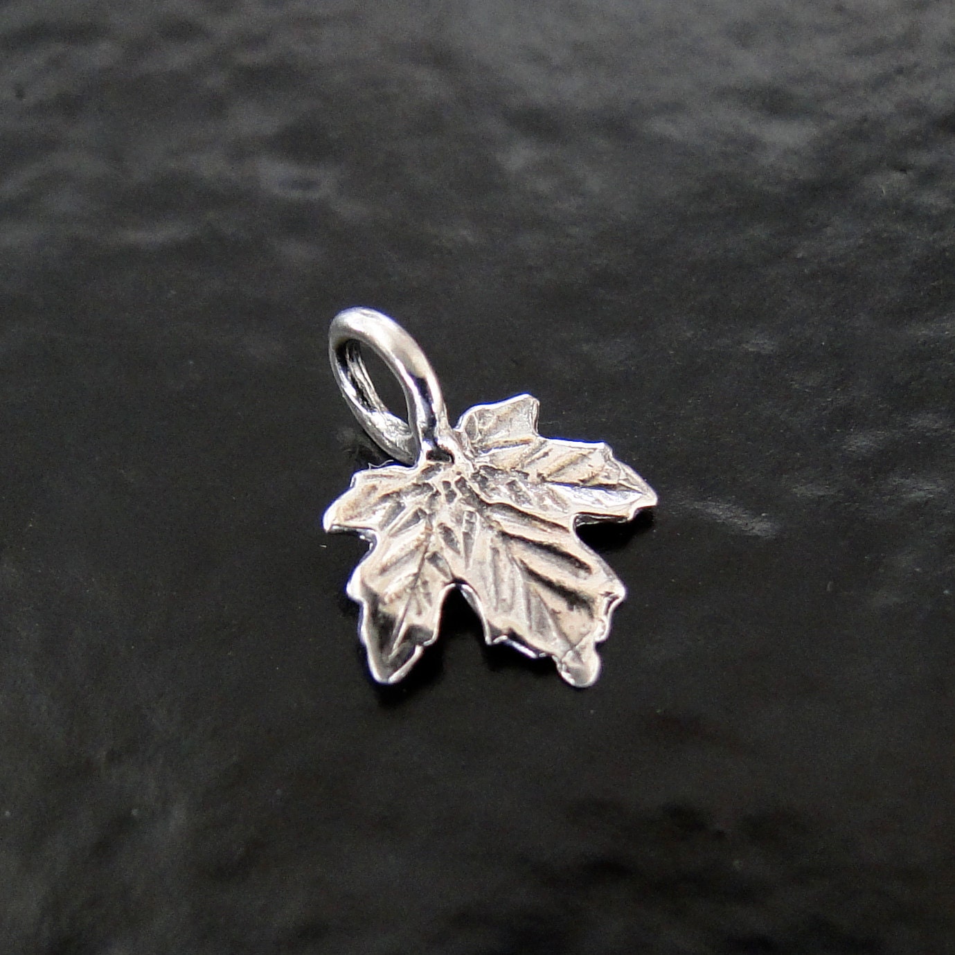Craftdady Leaf Bead Charms Transparent Maple Leaves Pendants Hanging Ornament Cute Charms Earring Charms for Necklaces Bracelet Jewelry Craft Making