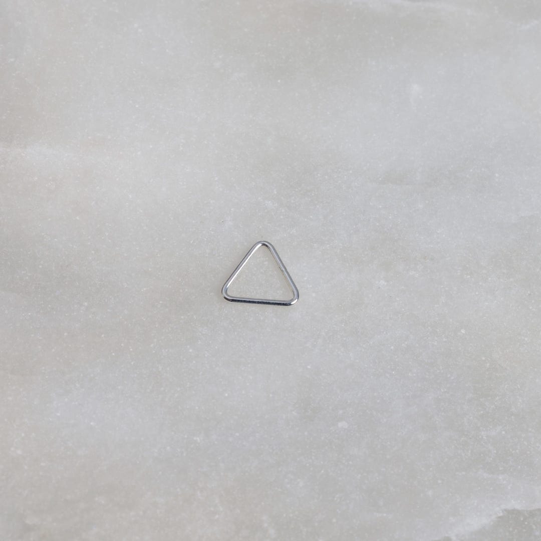 Ten - .925 Sterling Silver 7.6mm Closed Triangle Jump Rings 20.5ga