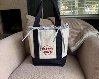 PRE-ORDER Trader Joe’s Tote Zippered Liner [Ships End of October 2026]