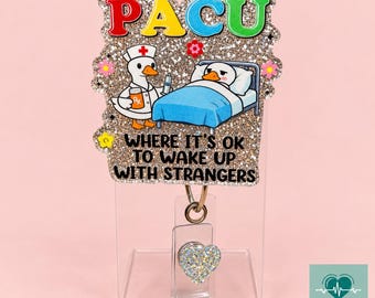 Portatarjetas de identificación PACU con enfermera y paciente pato, divertido portatarjetas plateado brillante con detalle de corazón, regalo para enfermeras de la sala de recuperación