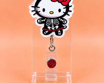 Portatarjetas con diseño icónico de esqueleto de gatito, portatarjetas de enfermera gótica con gato, portatarjetas de identificación de Halloween con lazo de calavera, regalo adorable y espeluznante para trabajadores de la salud