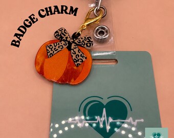 Colgante de calabaza con lazo de leopardo, accesorio de calabaza naranja con clip, idea de regalo para enfermera de Halloween