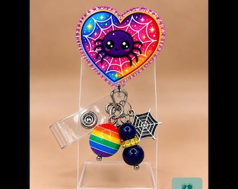 Porta credenciales retráctil con forma de araña y corazón arcoíris, porta credenciales con telaraña de cuentas, porta credenciales de Halloween, regalo espeluznante