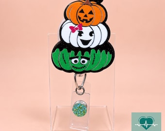 Portatarjetas retráctil con forma de calabaza de Halloween, tres calabazas apiladas con caras de fantasma y Frankenstein, ideal para enfermeras.