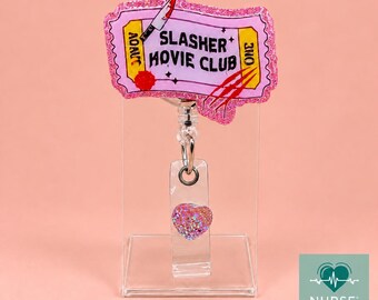 Portatarjetas del Club de Películas de Terror, Portatarjetas de identificación de películas de terror rosa con purpurina y detalle de corazón, Regalo de Halloween para enfermeras