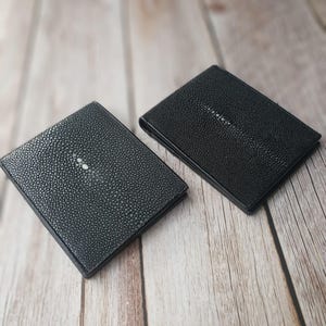 Kompakte Rochenleder Geldbörse - Echtleder, 9 Kartenfächer, 2 Geldscheinfächer Neues Muster in 2 Farben erhältlich