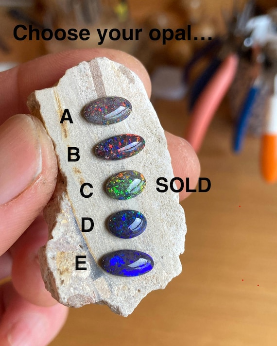 繊細なオーストラリア産マトリックスオパールリング：アルジェンティ