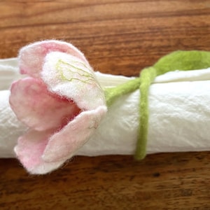Portatovaglioli a forma di fiore, decorazione da tavolo in feltro a forma di tulipano