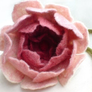 Big Felt Rose by avaFelt image 1