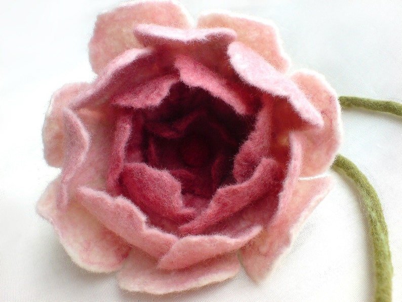 Big Felt Rose by avaFelt image 1